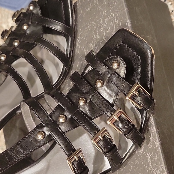 Via Spiga Bitten Black Sz 8 strappy around 3.5 inch stacked heels Sandals - Picture 5 of 6